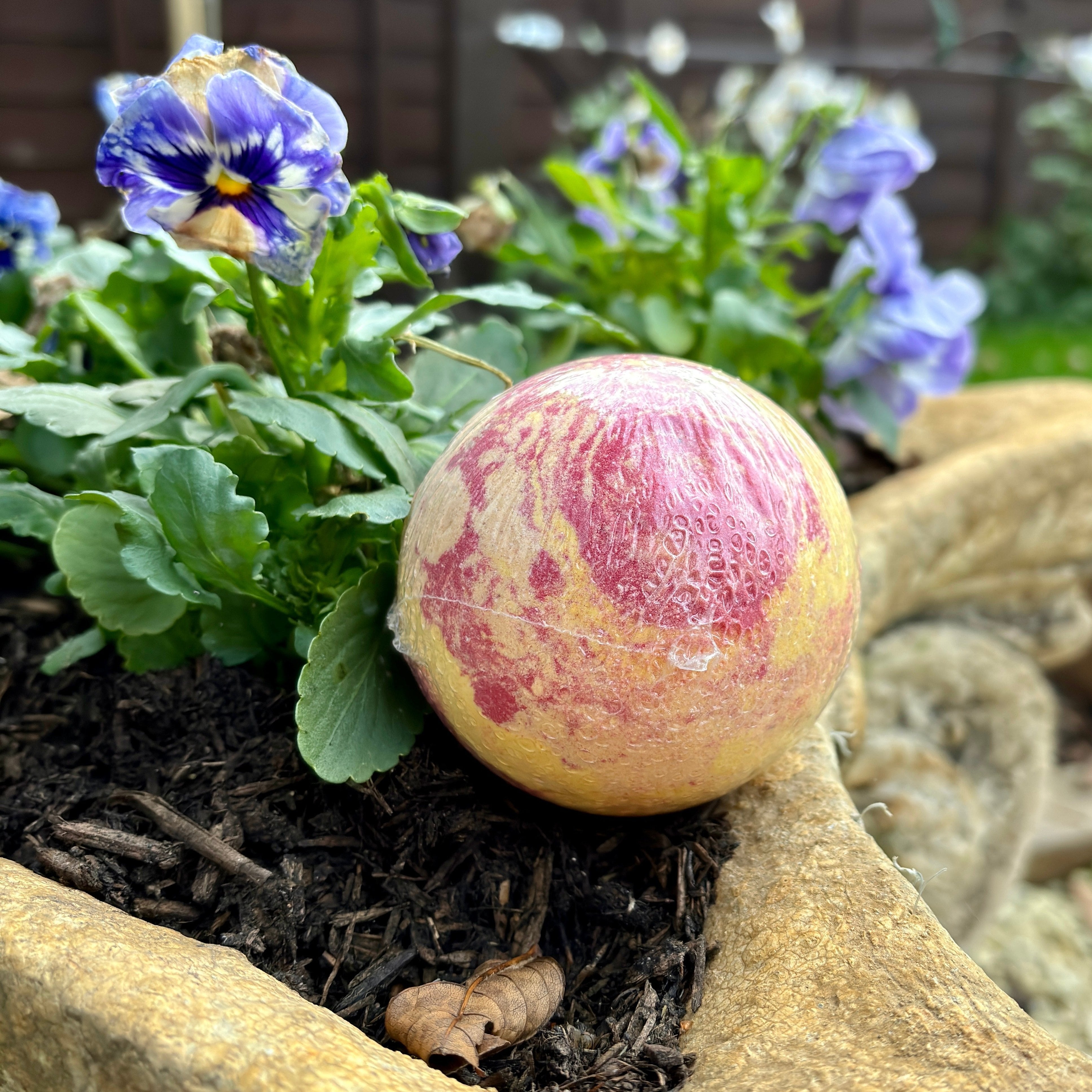 Homemade bath bomb (Glorious sunset large sphere shea butter)
